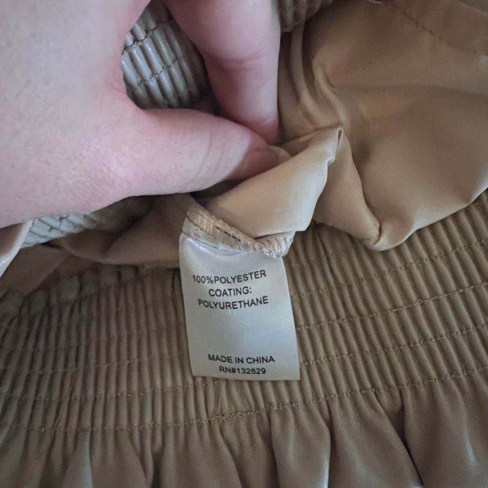 superdown kenzie faux leather short beige‎ nude color Size Small paperbag waist - Picture 11 of 11